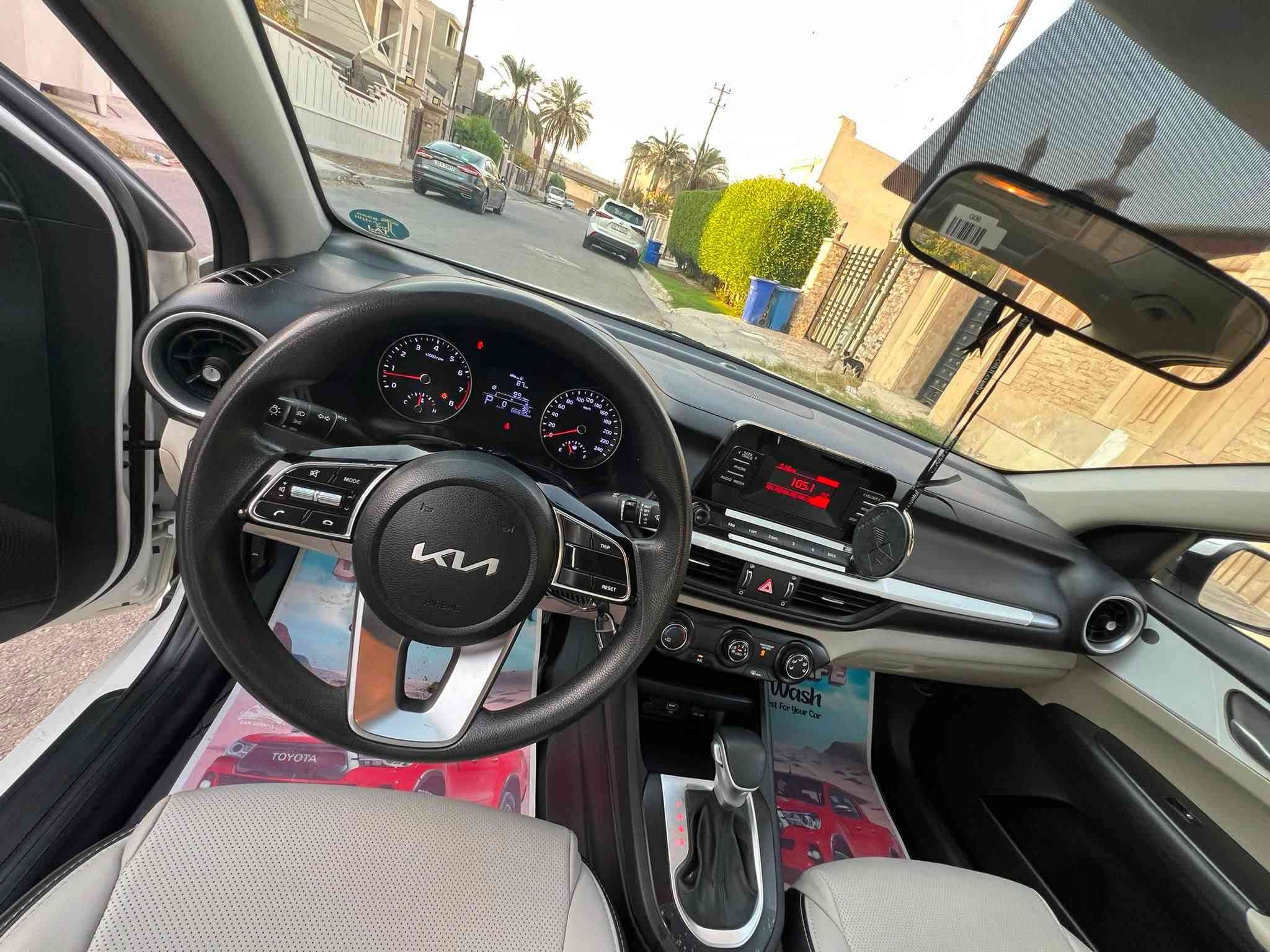 سلام عليكم عندي سيراتو 2024 نص مواصفات مكفوله من الصبغ والتبديل والفتح عدا مذكور بالفديو  المواصفات لدا امامي مكينه 2000 تحكم ستيرن حساس خلفي رقم بغداد باسمي رايده 162 وبيه مجال رقمي *********** مكاني بغداد حي الجامعه
