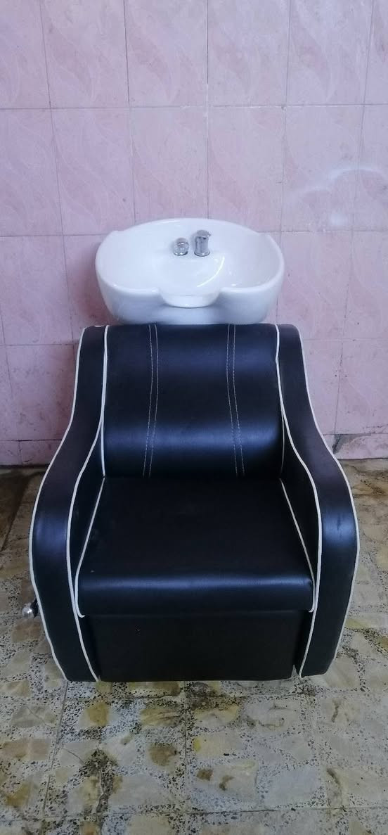 السلام عليكم مغاسل مستعمل للبيع نظافه ٩٩بالميه بغداد حي القاهره ***********
