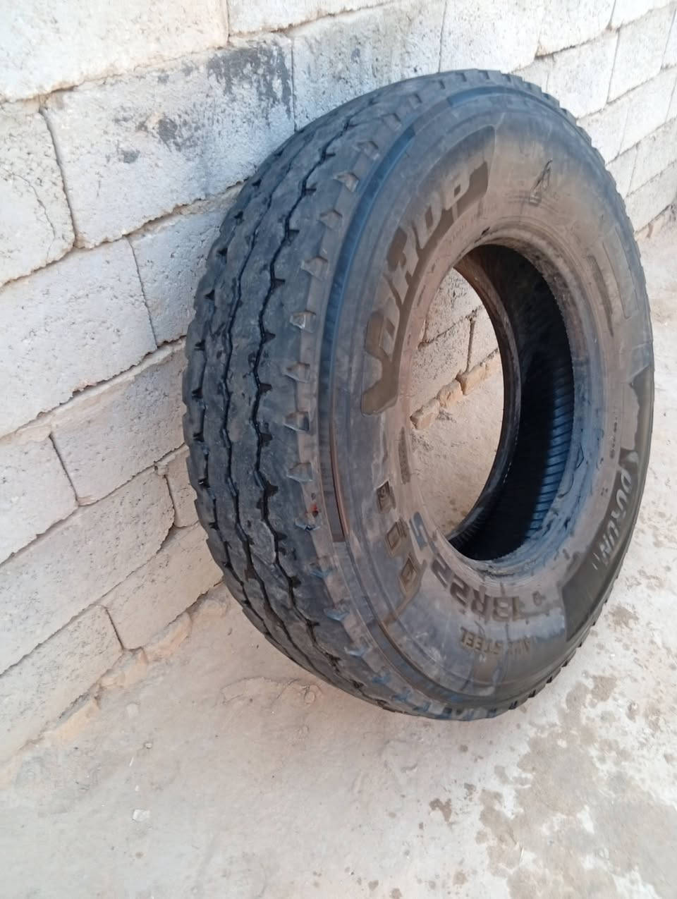 تايل للبيع نص عمر نضيف حجم 1220 
مكان نجف مشخاب ***********
