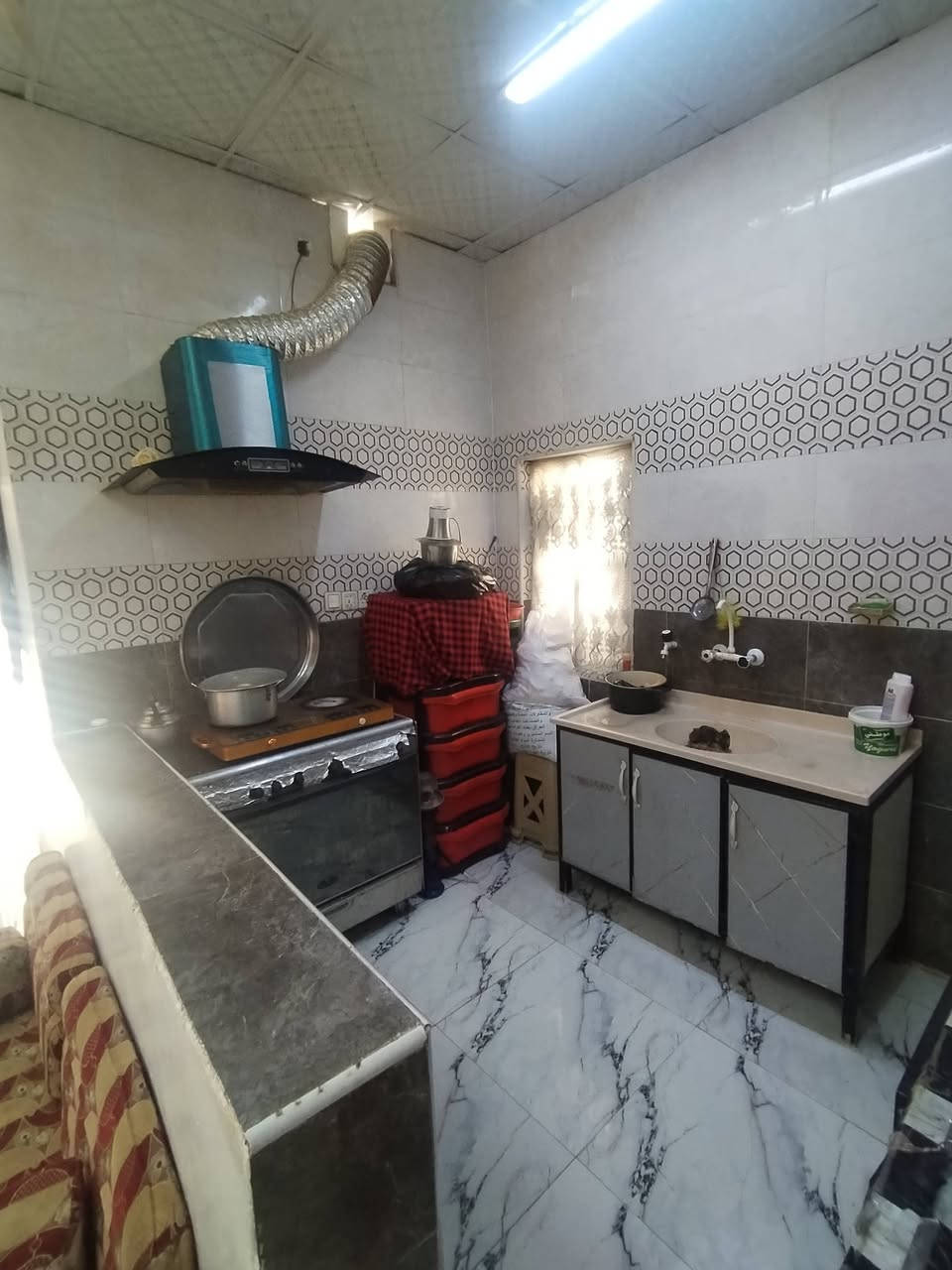 السلام عليكم
بيت للبيع مساحه 100متر طابو ملك صرف زراعي اصولي
يحتوي على غرفتين وصاله وستقبال ومطبخ وصحيات داخليه وخارجيه
بناء بلوك والسقف سندويج
العنوان شط العرب الجزيره باب الهوى
السعر 33 وبي مجال وكافة الخدمات متوفره ماء كهربا ومنطقه حلوه بالقرب من أفران محمد العبادي
***********
