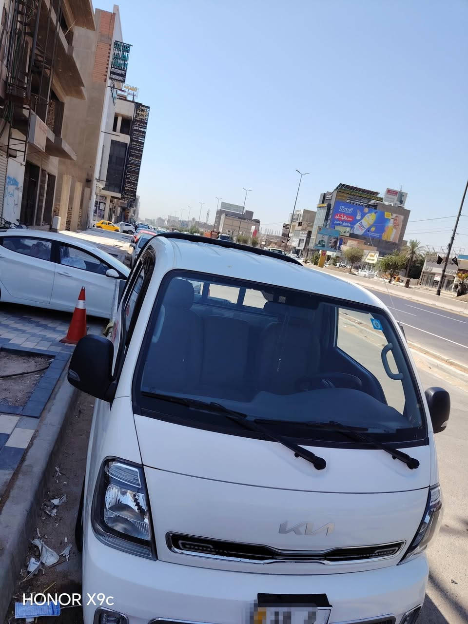 السلام عليكم السيارة للبيع موديل 2023 سيارة مكفولة. محرك ٢٧٠٠.السعر 150 و بيه مجال. رقم الهاتف:***********
