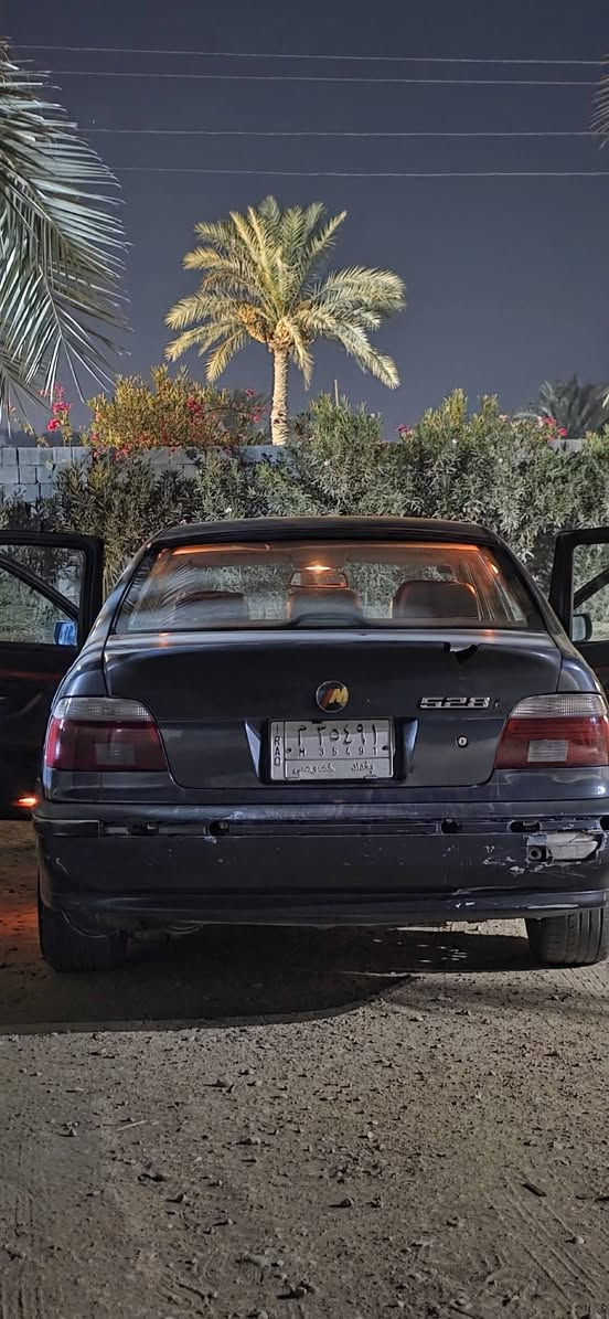 🚘 للبيع BMW E39 528i موديل 1998
🔹 المواصفات:

- الموديل: BMW E39 528i
- سنة الصنع: 1998 مسجل بالسنوية 1997
 بأسمي رقم بغداد سنويتها 2028
- المحرك: 6 سلندر خطي 2.8 لتر
- القير: أوتوماتيك تيبروتك
- الدفع: خلفي
- السيارة سيدان 4 أبواب
- المقاعد: 5 ركاب
- الماركة ألمانية وارد ياباني 🇩🇪

🔧 مواصفات السيارة وحالتها:

- داخلها جلد الاصلي ونظيف واضح بالصور 
- المكينة مكفولة من بخار وتنقيص وكذالك الگير 
- منظومة تبريد جديدة بالكامل
- التايرات تخم نظيف
- سبير وأدوات كاملة وياها كهربائياتها شغاله كشنات كهربائية ستيرن نزول وصعود كهربائي ضوء زنون

. الملاحظات 
دعاميات يرادلهن ادامة او تبديل مثل ما موضح بالصور بيها جراد بالبنيد وشويه بداية القمارة فقط اما الباقي مابيها قطرة جراد يرادلها بوليش تطلع تخبل

السعر: 68 وبيه مجال مكاني بابل مشروع المسيب

📞 للاستفسار والتواصل:
***********

الجادين أهلاً وسهلاً 🌹

#BMW #E39 #528i #BMW1997
