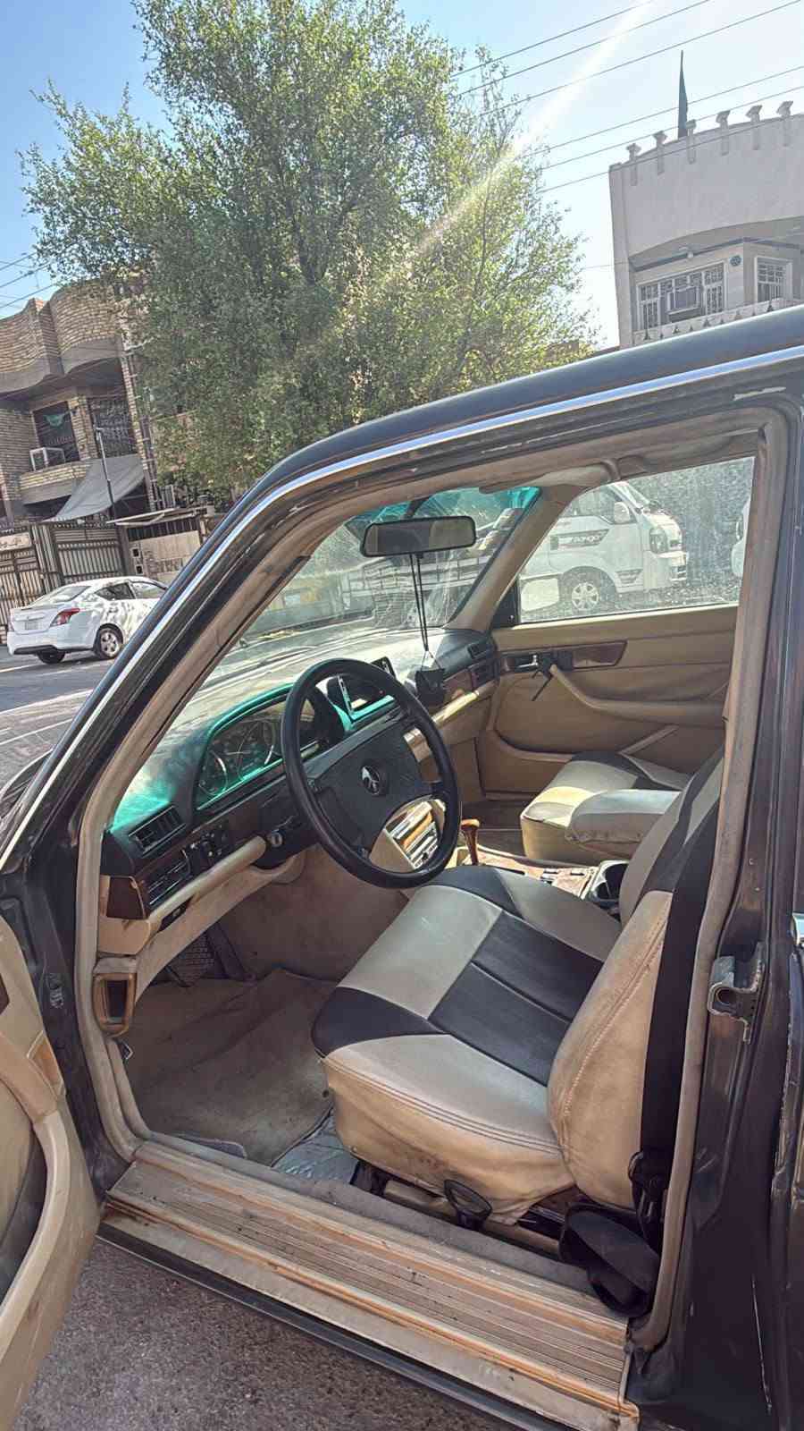 اخوان سلام عليكم مارسيدس رئاسي حجم 300SEL  موديل 1986 بغداد انكليزي بأسمي سنويه وهزه جدد سياره عل البلاد مكينتها وكير خيرمن الله تبربد ثلج صدر امامي خلفي جديد تخم تاير جاهزه للأخير ربع ماعايزه تراي صاروخ  رش عام جماليه ماببها اي ضرر ولاخياس ولاضربه قواعد كلهن سليمات السعر43 وببها مجاال شي بسيط  بغداد االعبيدي  واتساب ***********

