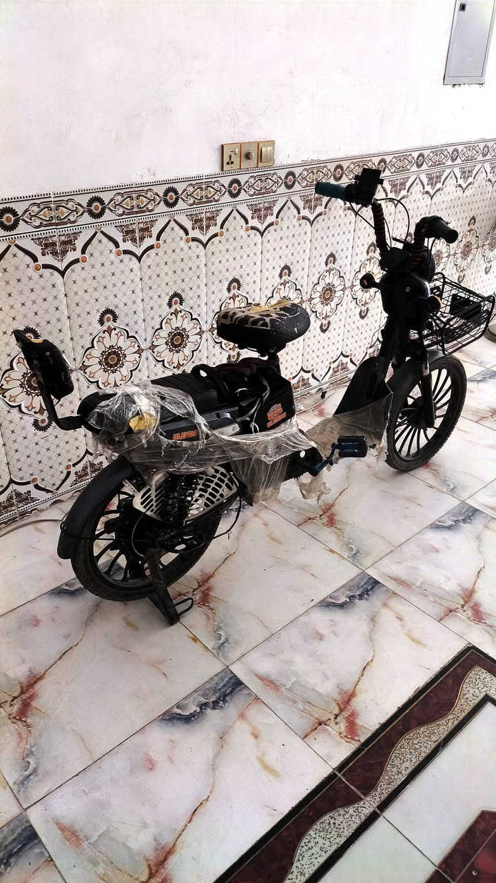 هاي دراجه البيع سرعه مالتها قافله على 35 يراد سويها سعر 225وببها مجال الشراي وترهم مراوس بدراجه بانزين الرقم***********
