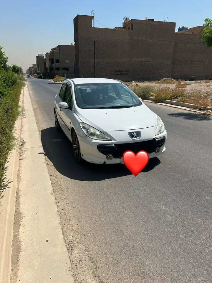 بيجو فرنسي للبيع 2006 307  كير ومكينه مكفولات  تبريد ثلج سنتر لوك شغال  شاشه اندرويد  تخم تاير كهربائياتهه كلهه شغاله سياره باسمي شرط التحويل مصبوغه عام للجماليه العنوان بغداد المشتل السعر 58 وبيهه مجال للطيبين الشراي يخابرني 
***********
