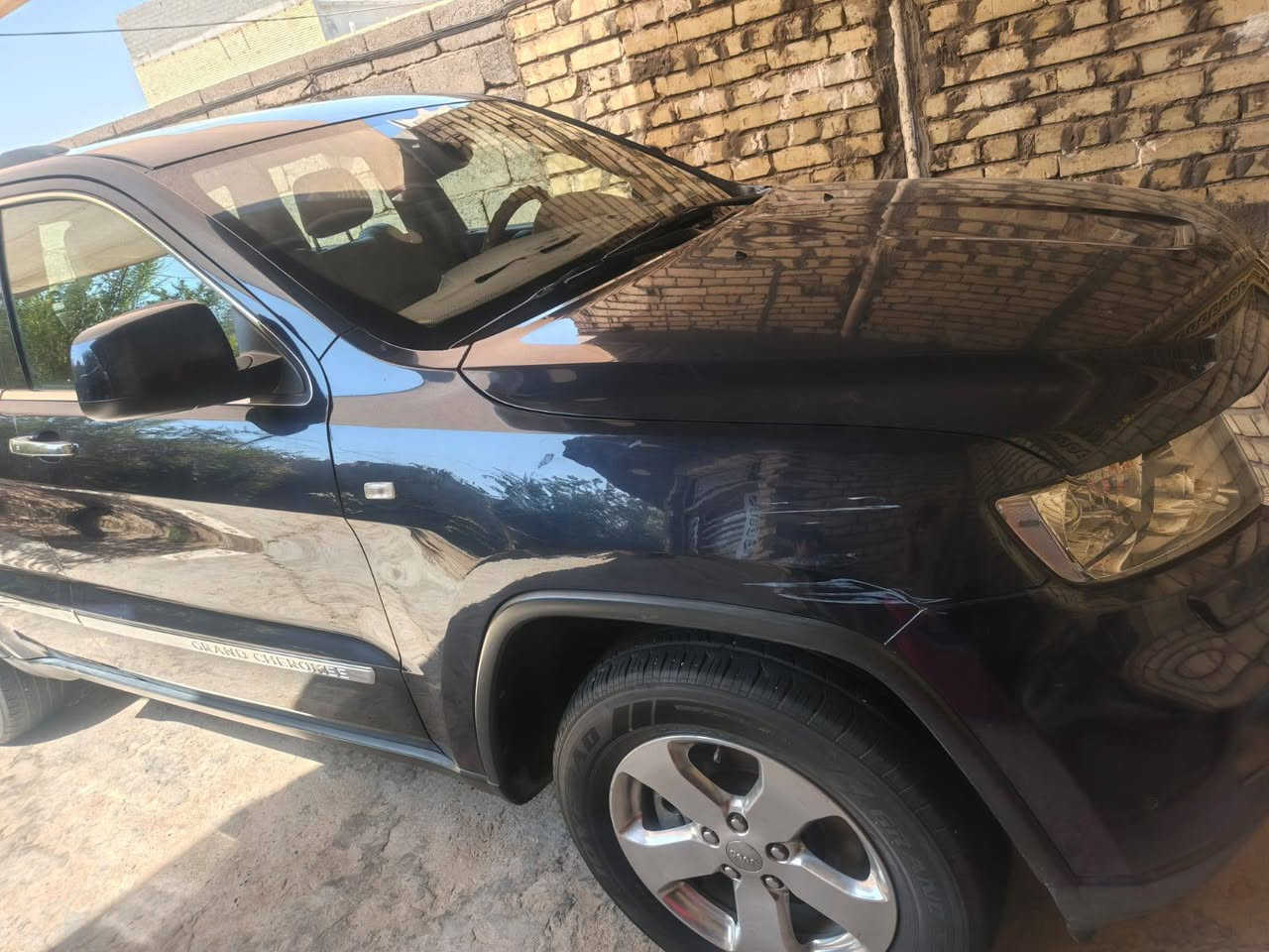 السلام عليكم ورحمة وبركاته
للبيع فقط  . 
سيارة جيب موديل ٢٠١٣ تخم تاير كير محرك خير من الله على البلاد ماشيه ١١١ الف بيها تكحيل مثل ما مموضح بالصور
 نقصها تبريد يعني (دگمة التحويل)  مو غاز ولا منضومة مكان السيارة الدورة / عرب جبور 
للاستفسار الاتصال بصاحب السيارة 
‏‪***********‬‏ 
***********

