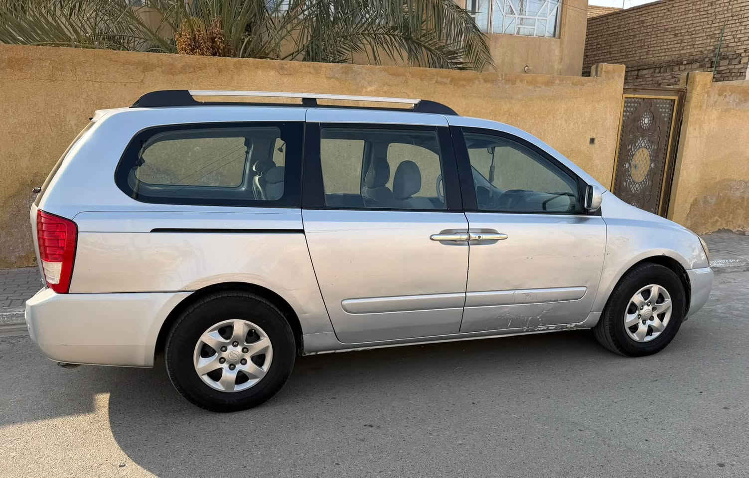 السلام عليكم
سيدونا موديل 2007
محرك 3800 
رقم بغداد نكليزي بأسمي 
السعر 122 وبيه مجال  

 العنوان السماوه قضاء الخضر 
***********
