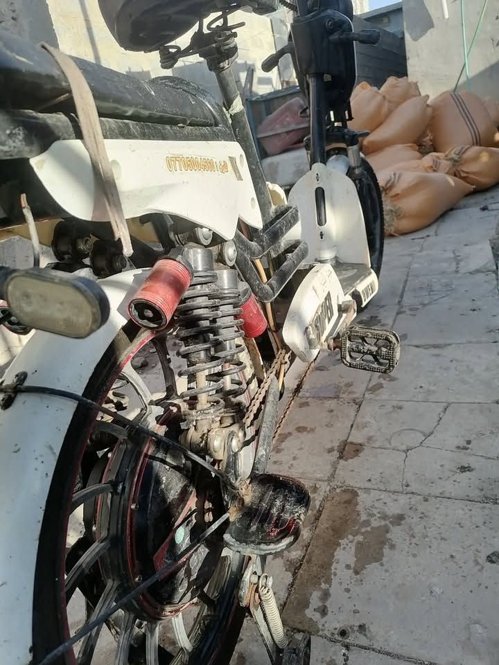 دراجة شحن الحجم الكبير للبيع
نقصها بطاريه والصجم فالت 
سعرها 75 وبيها مجال   ‭***********‬
