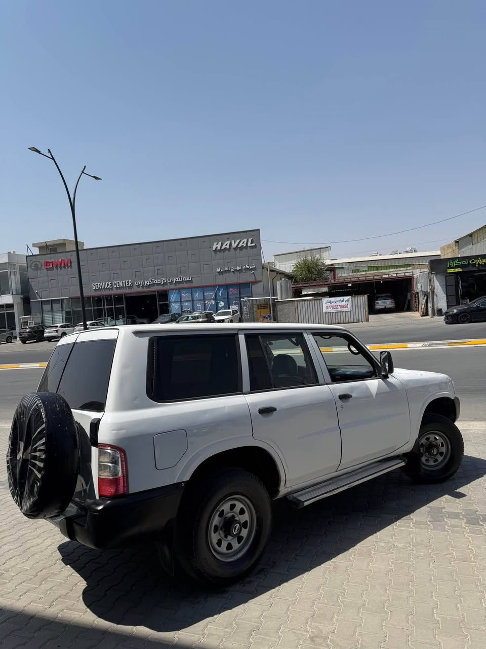 نیسان پاترۆڵ ٢٠٠٢
موحەسەن 
ئاڕمی پلاستیکی سلێمانی 
گێڕو مەکینە بەشەرت 
دەبڵئەکسل مەزبوت بەشەرت
کارەبایات کامل مەزبووت 
٥ پارچەی بۆیاخە 
سەقفو شانی بۆیاخ نیە دەعمی قورسی نیە 
زۆر تنو تۆڵو بێکێشەیە 
نرخ ٥٧ گەڵاو معامەلەیەکی کەم 
***********
*********** السليمانية, العراق
