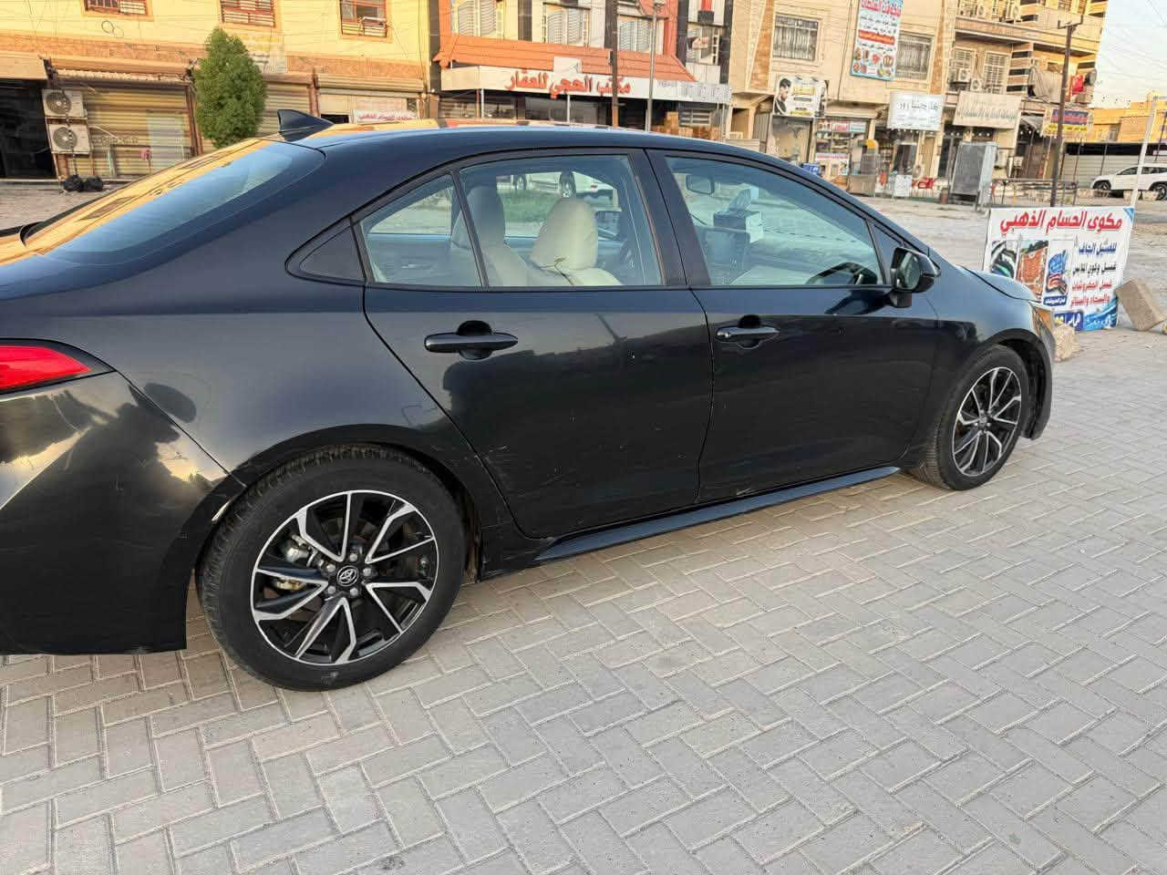 السلام عليكم 
كورلا موديل 21 حادثه باب وچاملغ وتبديل بنيد
محرك 1800
ماشيه 100الف
السعر 123وبيه مجال مكان بغداد 
للاتصال ***********
