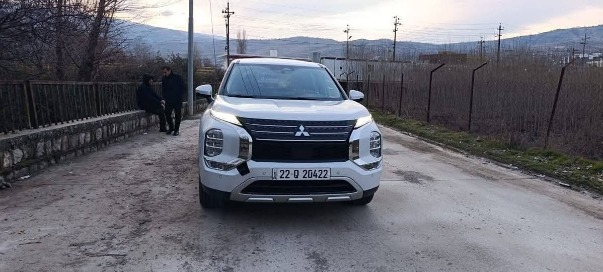 ميتسوبيشي اوتلاندر  موديل : 2024se
اللون : ابیض 

حجم المحرك : 2.5L ( 4,سلندر )  
بێ سبوغە کەمێک پیدی ئاڕی هەیە و باقی بەشەرت سیارەکە نمونەیە لە جوانی بێ شوخت قەپوقۆپە 

 بدون صبغ ✅ فقط قليل بيدي ار  جاملغ خلفي باقي كل شيء بشرط 

بدون دواخل بدون ارباكات

المواصفات

 بصمة ابـــواب 

بصمة تشـــغـــيل 

شـــاشـــة كبير لمـــس

شحن وايـــرليـــس

‎كاميرا °360

‎كاميرا امامي 

‎كاميرا جانبي

‎كاميرا خلفي

هاند بريك بصمة

اوتو ستارات (𝐀𝐔𝐓𝐎 𝐒𝐓𝐀𝐑𝐓)

اوتو ستوب (𝐀𝐔𝐓𝐎  𝐒𝐓𝐎𝐏)

رادار امامي (تحديد مسار)

رادار جانبي  (نقاط عمياء)

رادار خلفي (التحذير من الاصطدام)

حساسات امامي

حساسات جانبي 

حساسات خلفي 

نظام (𝐄𝐂𝐎)

نظام (𝐍𝐎𝐑𝐌𝐀𝐋) 

نظام (𝐓𝐀𝐑𝐌𝐀𝐂)

نظام (𝐆𝐑𝐀𝐕𝐄𝐋)

نظام (𝐒𝐇𝐖𝐎)

كشنات جلد+شامو

كشنات كهربائي

كشنات هیتر

تحكمات استيرن 

استيرن هیتر

تبريد لمس 

تبريد مركزي 

صندوق شفط كهربائي 

لايتات (𝐋𝐄𝐃) ليد عدسة زينون بلادي

بلاجيكتور (𝐋𝐄𝐃) ليد بلادي

بكلايتات (𝐋𝐄𝐃) ليد بلادي

ويل كروم 

بعد هواية مواصفات…
‏‎تفاصيل اكثر الاتصال علی ارقام التالي‏ 
عنوان اربيل سوران
***********
***********واتس اب
