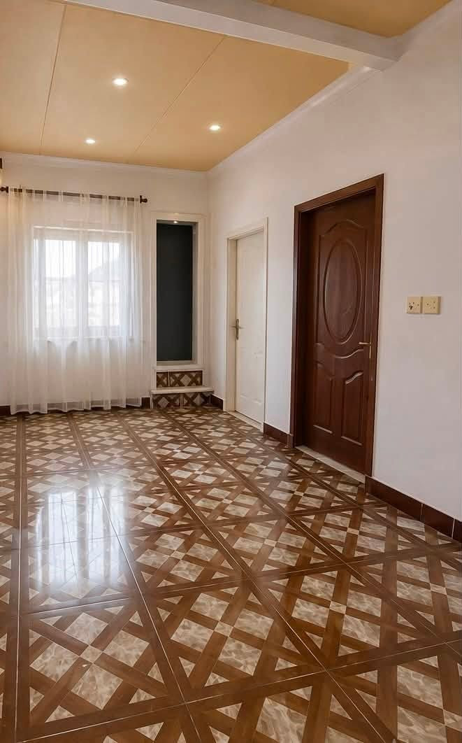 بيت بمساحة ١٠٠ متر مربع 
طابقين الطابق الأول غرفة نوم واستقبال وصالة وحمام ومطبخ 
والثاني غرفتين نوم وحمام 
وحوش صغير وصحيات خارجية 
العنوان الديوانية / الإسكان / شارع البانزين خانة / فرع زها مول 
وبسعر زهيد جداً لان متوازي عليه 
للاستفسار

***********
