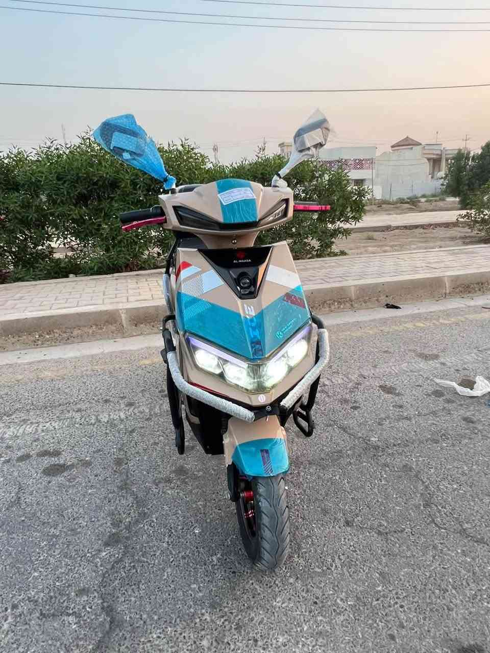 السلام عليكم
دراجه شركة شبح الماسه 
موديل2026
موطور بالكارتون جديد
(اخو الزيروو مستخدم شي قليل جداً مكفول حتى من شخط ...)
(بطاريات عدد 6 على فحص ) 
فول مواصفات  «ملف3500
(نظام  R) (نظام P)
(مخرج شحن USP) 
(سرعة 99حقيقي) (سرع 4)
(سويجات بصمات كرتات)
(مثبت سرعة) 
لايت زنون عالي ناصي 
سماعة بلاتوث بلادي 
جنطه خلفيه بلاديه
اشاير يمنة يسرة دبل اشارة
السعر 700الف وبي مجال
الموقع داخل الرمادي 
الاستفسار :***********
