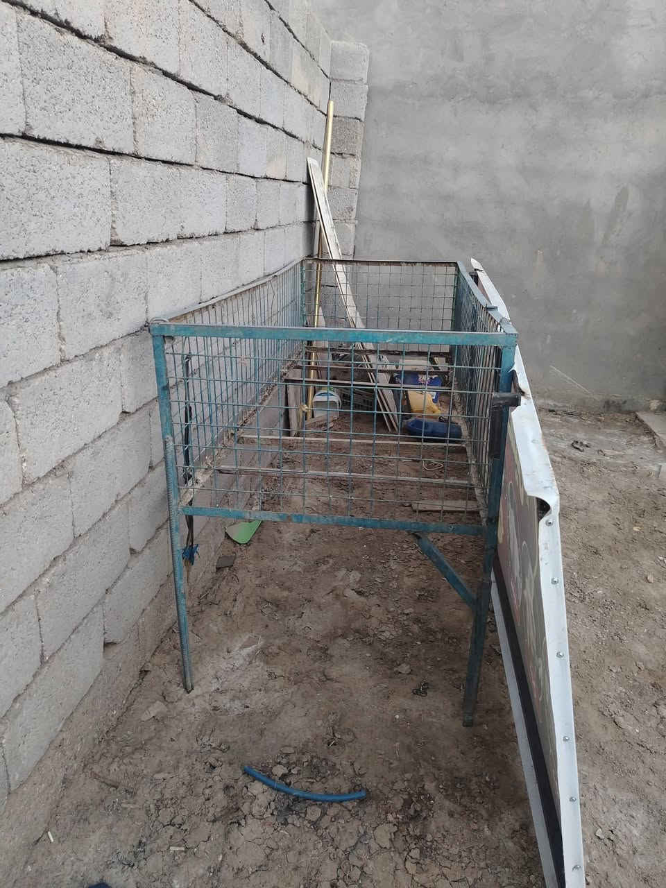 عندي ااقفاص حديد عدد ٢ (طول القفص الواحد مترين وعرض متر تقريبآ وارتفاع متر +سقيفه طول (٤) أمتار وعرض (٣)أمتار+هلاسه مال دجاج +بوستر مالة محل دجاج كاملة للبيع كلهن سوه (ب٦٥٠ الف) شلع.
للاستفسار  اتصل وبخدمتك👇 

***********
