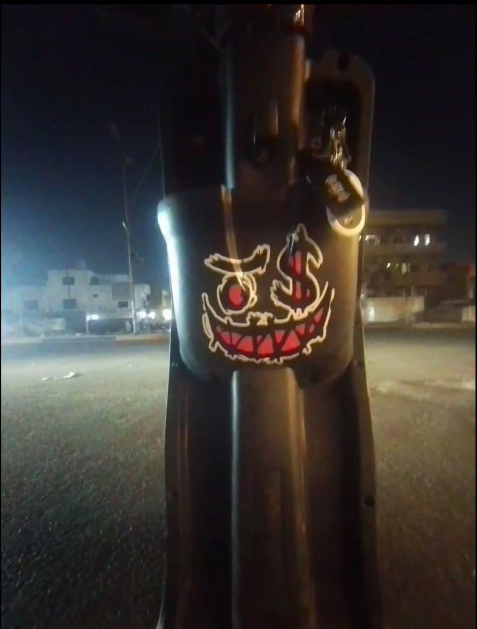 سلام عليكم عندي دراجه شحن R9دراجه'كلشي مابيه بس قبل 3يام'نكلبت'بيه وريد أبيعه دراجه بس ل كفر مكسور وشخوطه'شي بسيط و دكمه'مال هورن بس يرادله تبديل دراجه ملفه1200بطاريات'جديده مصطره'سرعته 65حقيقي'***********
