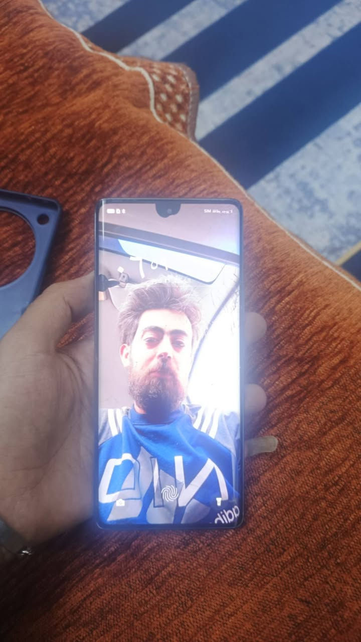 جهازين موضح كلشي بالصور
ال انفنكس زيرو ٤٠ 
مراوس ب جيتي ٣٠ برو فقط انطي جهازين ب جهاز راس براس الي ميعجبه ليعلق رجائن 
مكاني زيونه 
***********
