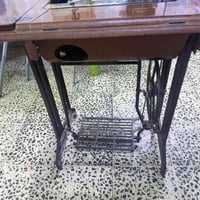مكينه خياطه اصليه للبيع مكاني بغداد البلديات 07722894132