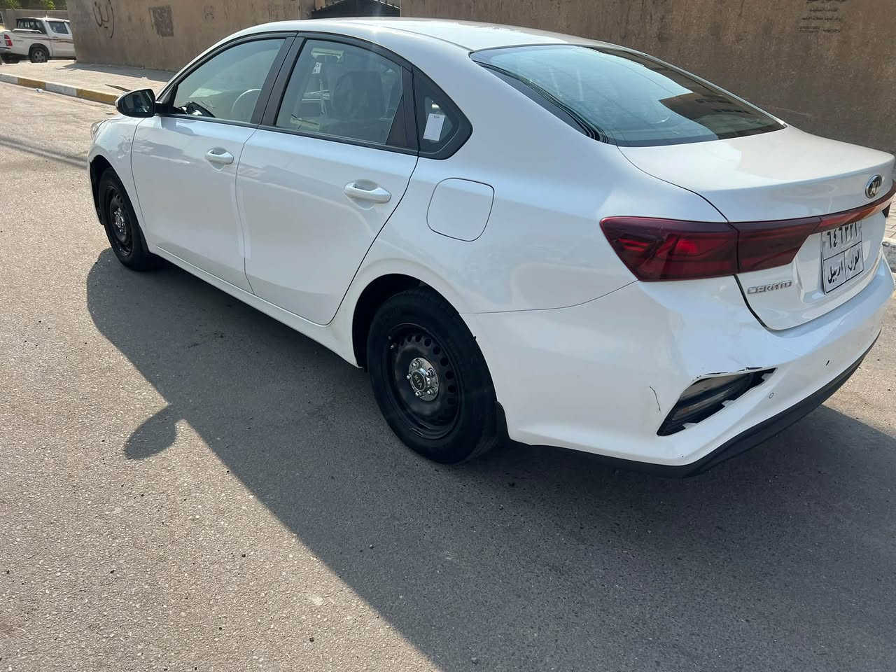 السلام عليكم للبيع كيا سيراتو خليجي موديل 21رقم اربيل شرط تحويل وكالة مكينه 1600كير كفاله صار بيه حادث بل عراق بنيد جاملغ صبغ وحالين بيه ملاحظات بسيطه تبريد ثلج ماشيه 91حقيقي شراي يتصل سعره 118ورقه بيه مجال حك جيه مكاني بغداد*********** يتصل اعتذر عل مراوس

