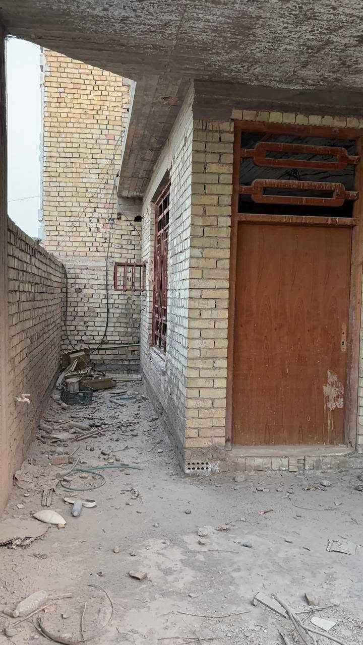 بهيكل مساحته 100متر  مع قطعه مساحته180متر قرب دور القاده للبيع الاتصال بالرقم ***********
