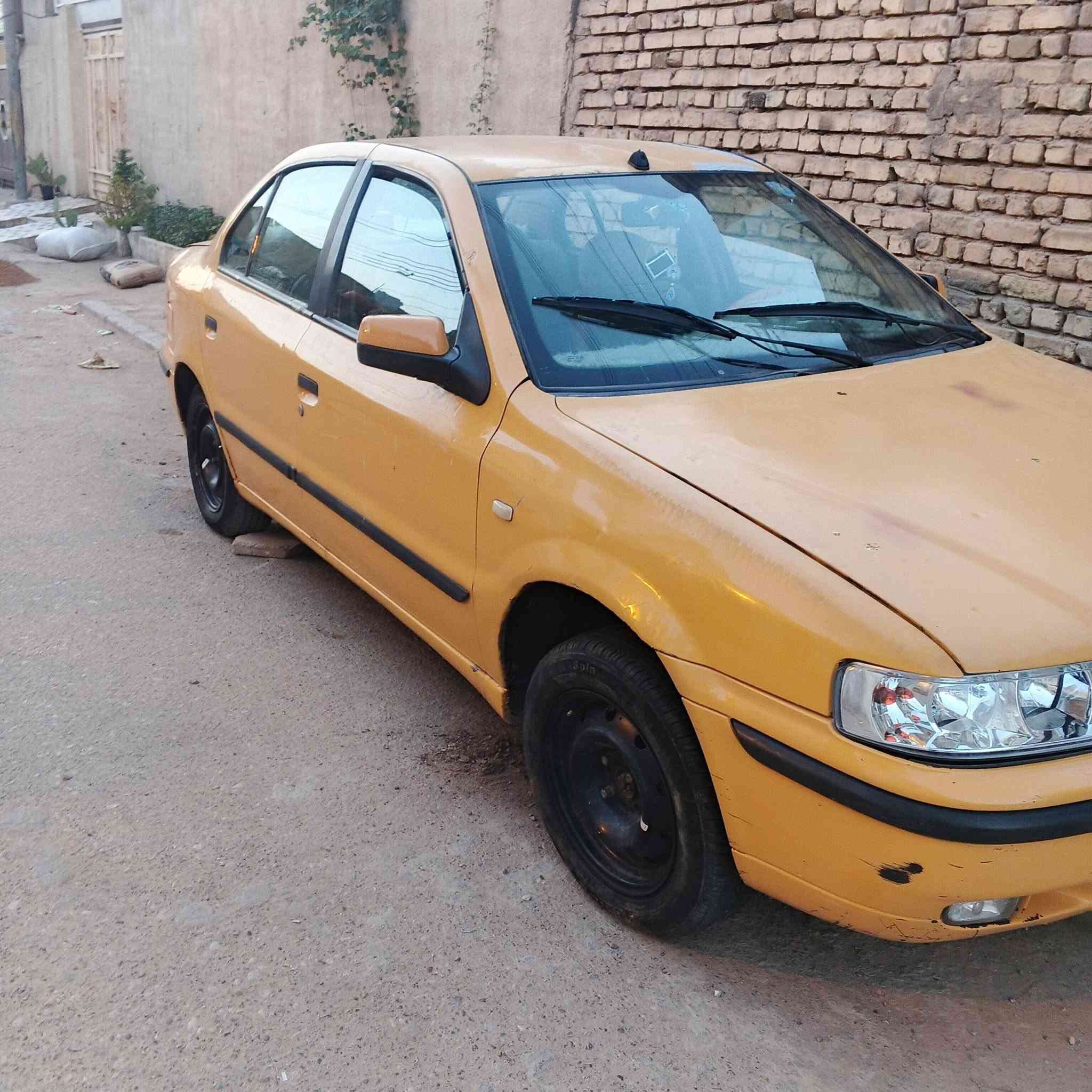 سيارة سمند منيسان رقم انكليزي
كاملة هيئه غرامات سند سنوية 2029 
كير ومحرك نعمه من الله حدادية نضيفه تهم تايرات نضيف
كشرة نضيفه السعر 27 وبيه مجال الشراي يتصل ***********
