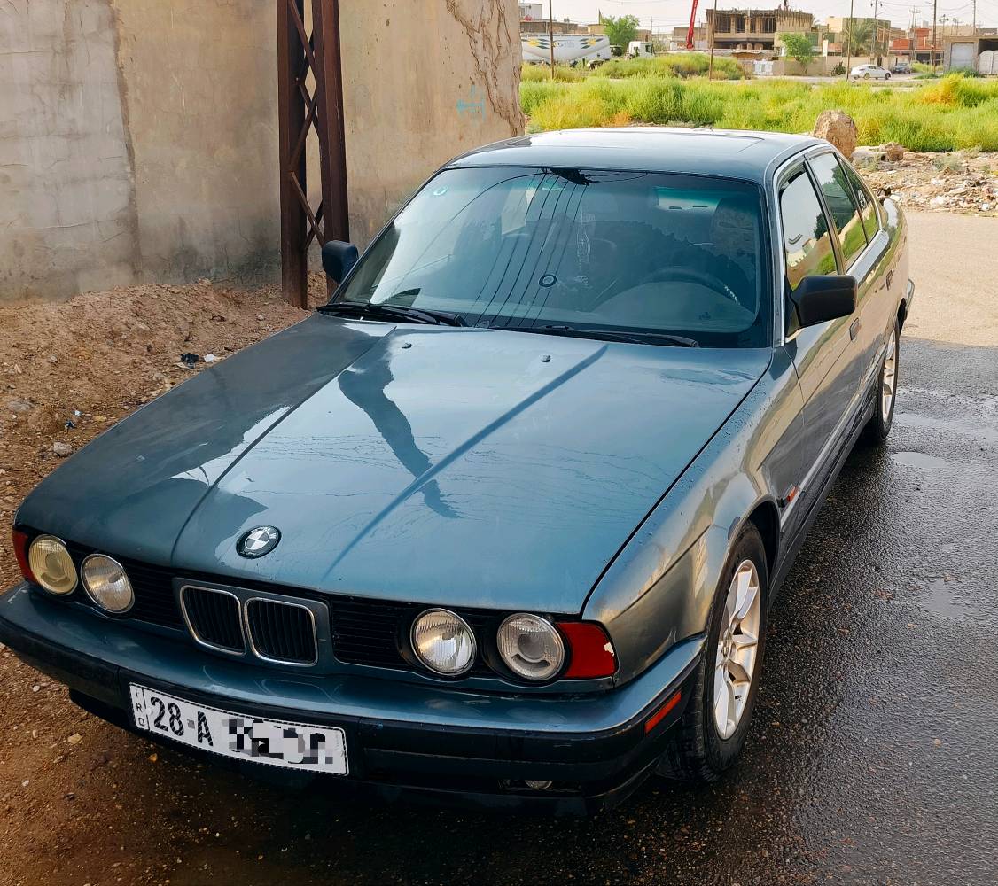 للبيع مستعجل ‏‪***********‬‏
حجم 525i
‏موديل 1992 
‏لون رصاصي فيلي
‏محرك مفتوح 
‏كير اوتماتيك 
‏جام اوتماتيك 
‏ابواب سنتر لوك
‏كير ومحرك نضيف 
‏غرفه جديدة جلد اسود
‏كاعية تغليف جديد 
فلنجات تخم جدد
‏رقم انكليزي مشروع وطني
‏سنويه الى 2030 هزة جديدة
‏مابيها غرامات
‏بأسمي تحويل ثاني يوم
السعر ٤٢ وبيهه مجال بسيط
‏المكان بابل