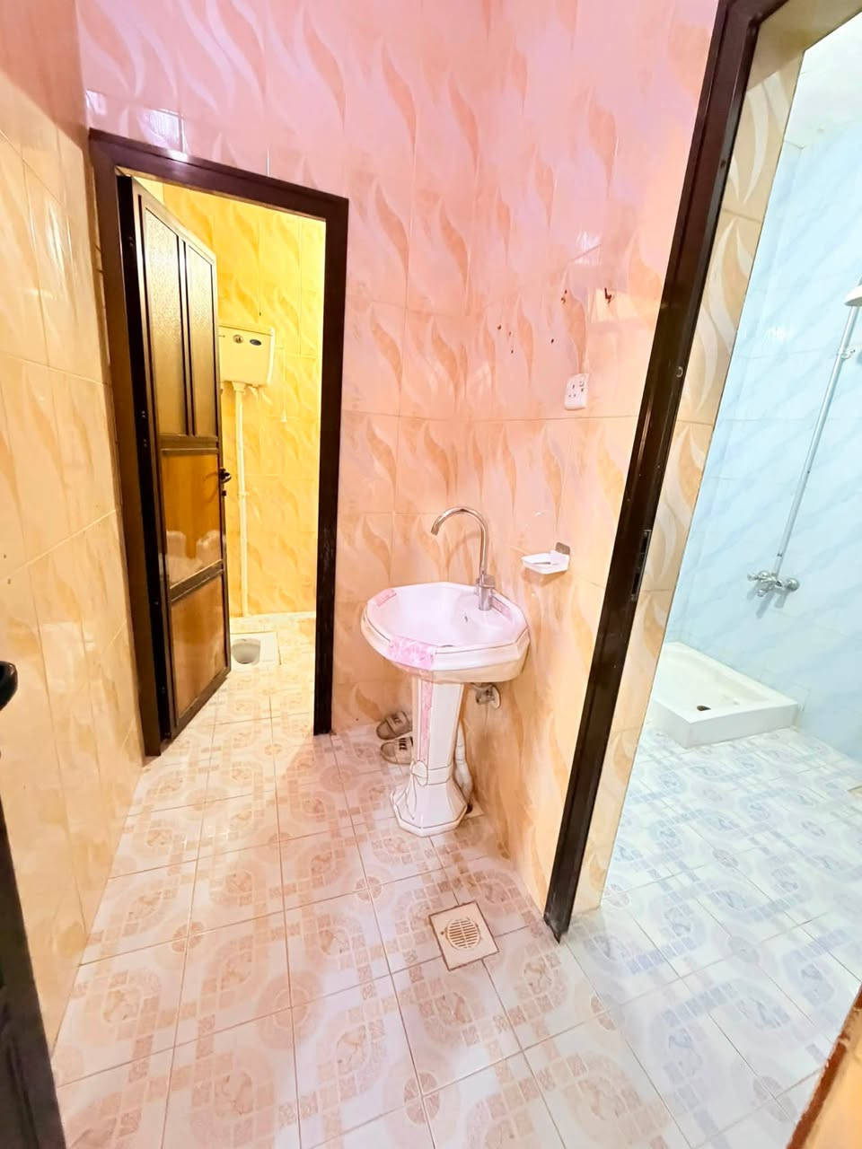 🔶(شقه طابق ثاني للايجار)🏡✅//موقع تجاري //
🔹(الموقع شارع التجاري مقابل معهد النفط)

🔸(تحتوي على/ غرفتين منام/ صاله/ مطبخ / صحيات /  )

✔️✔️ المساحة (120) متر

 // سعر الاجار (650)//تصلح لشركات او المكاتب //

🔻(عنوان شركة الجوادين للاستثمار العقاري )
 ( /الجنينه /نهاية /شارع المصلحه / قرب سوق الجبيلة ) 

للطلب والاستفسار الاتصال على الارقام التالية //

واتساب +اتصال ***********
واتساب + اتصال ***********
