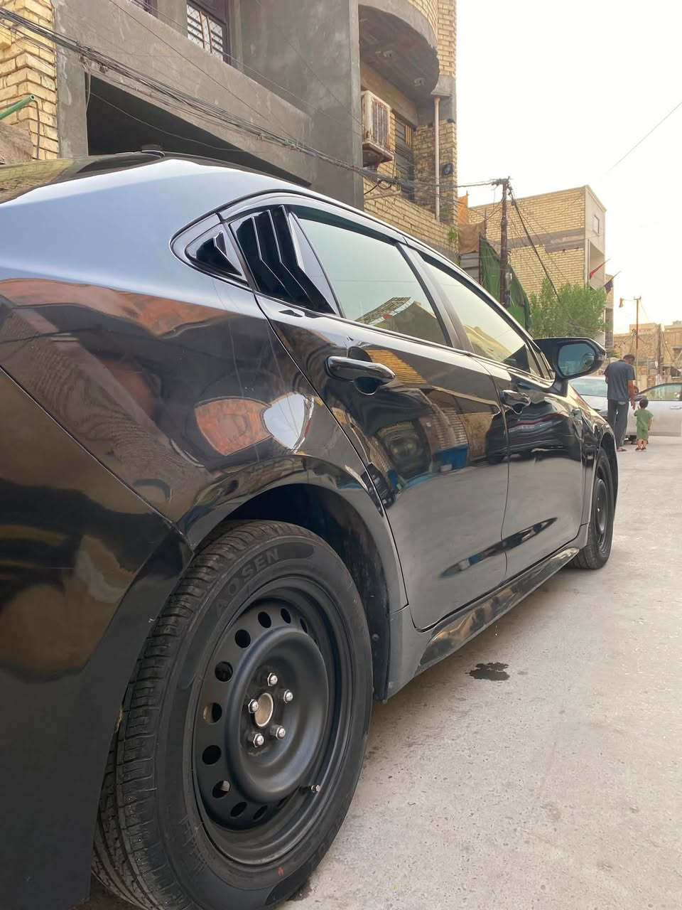 السلام عليكم كورلا 2020
رياضي فئه SE وارد امريكي فول مواصفات عدا الفتحه 
مواصفات معروفه 3 انضمه قياده 
رادار مانع تصادم 
مانع انزلاق 
جامات 4 اوتو
شفتات ستيرن وتحكمات 
محرك 200 
سياره عليه منضومه لايت زنون اصلي 
تايرات جدد 
تبريد ثلج 
السياره حلوه بمعنى الكلمه 
تحويل ثاني يوم 
السعر 125 التواصل واتس اب على الرقم ***********
