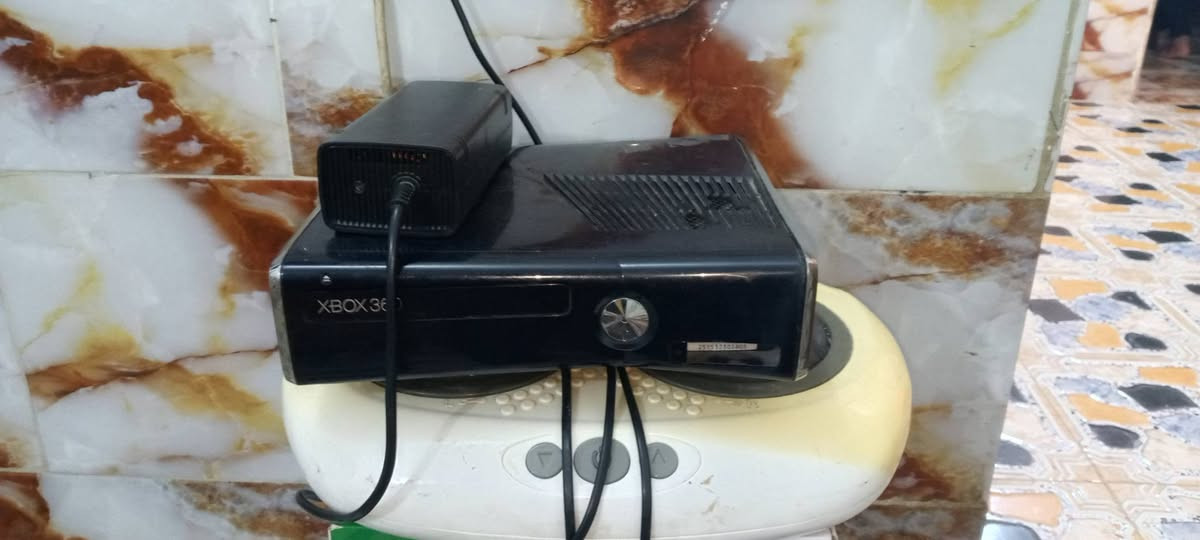 اكس بوكس 360 للبيع سعر 140بي يدات ثنين اوجميع لعبه بي للاستفسار ***********
