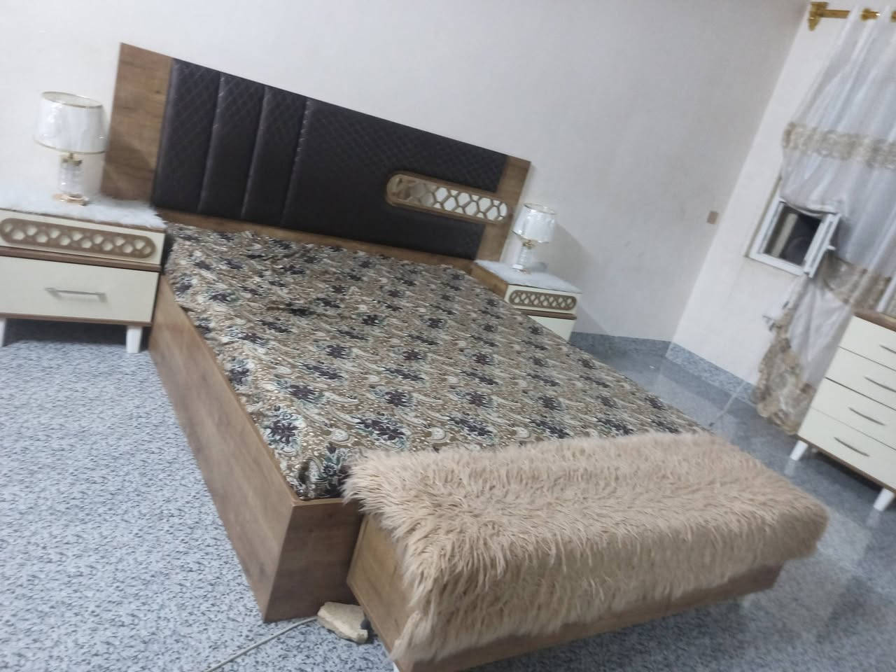 غرفة نوم تركية مستعملة للبيع نضيفة حيل مستخدمة قليل مكاني موصل أيسر 
سعر 550 الف
تواصل / ***********
