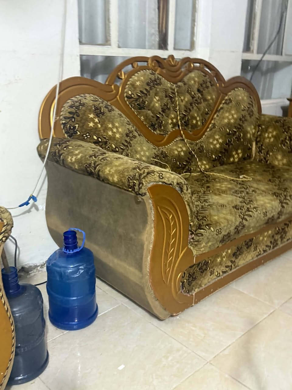 السلام عليكم قنفات مستعملات لل بيع ام ال10 نفرات مكاني نجف للتواصل والاستفسار ***********

