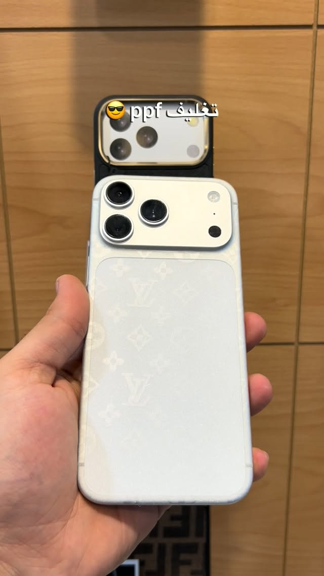 جديد جديد 💯
.
.
#iphone #اكسسوارات #هواتف #ايفون #iphone17

نص مكتوب في الصور:
- 😎 تغليف ppf