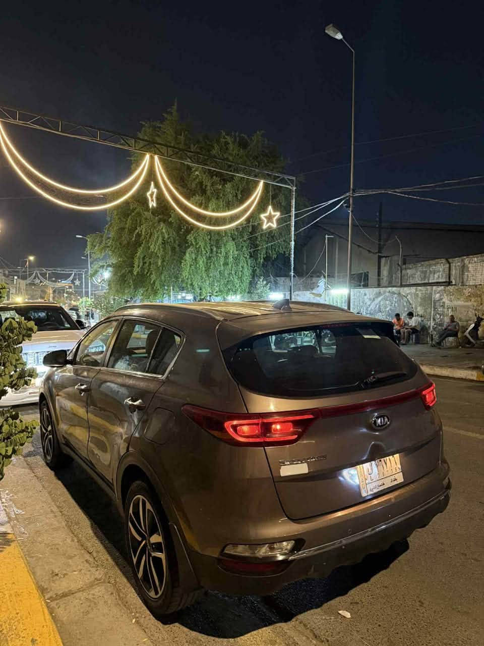 كيا سبورتج ٢٠  خليجي لون للبيع ماشية ١٢٣ الف سيارة نظيفة جدا بأسمي رقم E السعر ١٨٠ ورقة وبيها مجال  بيها بارد بصندوق وكم رصعة بلباب الخلفي عكس السائق ***********

