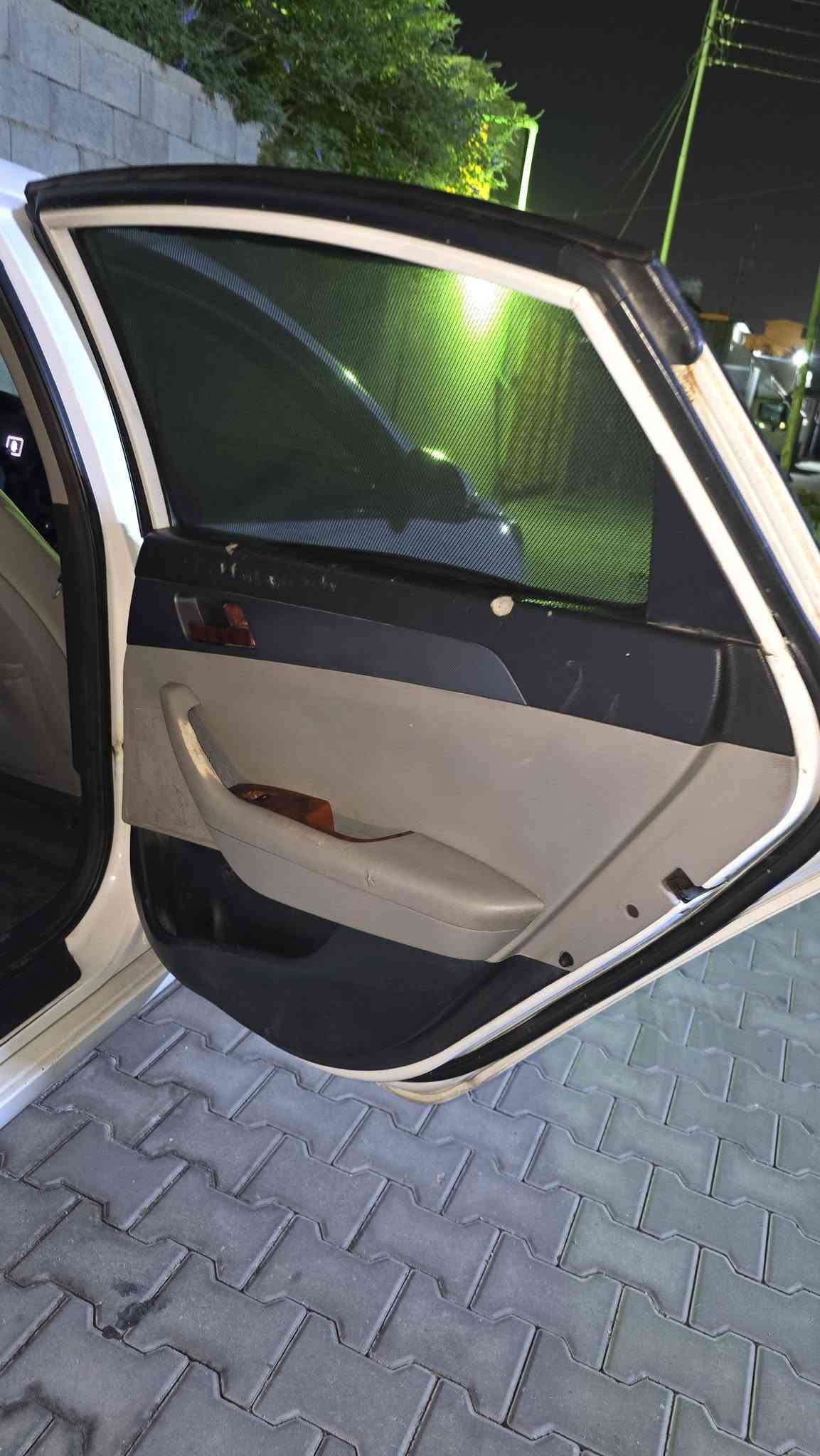 سوناتا 2015 خليجي
رقم اربيل الجديد 
محرك 2400 مكفول 
كير تبريد حداده كفاله 
عدنه صارت ضربه خفيفه بدون ايرباك 
بدلت بنيد نفس الون وصبغ جاملغ 
السياره جاهزه يحتاجلها ترتيب الدواخل فقط 
سونارها موجود ب المنشور 
السعر 125 بيها مجال بسيط 
مكانها بصرة
