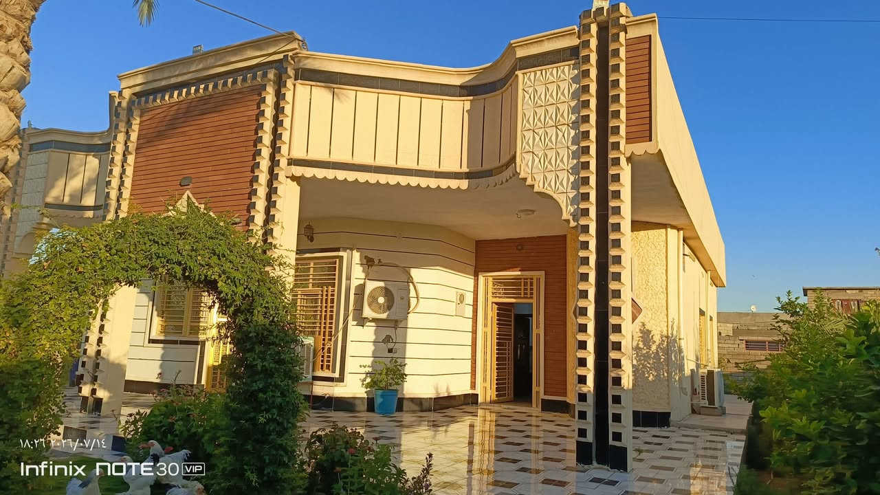 السلام عليكم
بيت للبيع في قريه المالحه الشرقيه 
مساحه البيت 600 متر 
متكون
 1 ربعه وحمام خاص بالربعه +هول+ثلاثه غرف نوم +صاله+حمام+مطبخ
+حديقه 
ملاحضه واصله كافه الخدمات تبليط بباب البيت ماء وكهرباء وخط مولد بناء حديث 
البيت كما موضح بالفديو والصور. للأستفسار الإتصال على الرقم ***********
