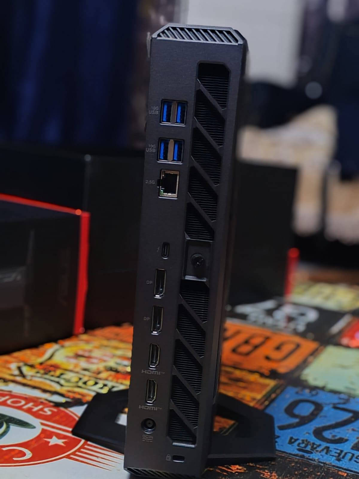 السلام عليكم من رخصه الادمن المحترم يتوفر مني كيمنك للبيع نوع ASUS NUC مستورد خاص  غير مستخدم لا يوجد في السوق العراقي مواصفاته مرفقه بصور الجهاز بدون شاحنه والشاحنه متوفره بالسوق العراقي للتوصل ***********
