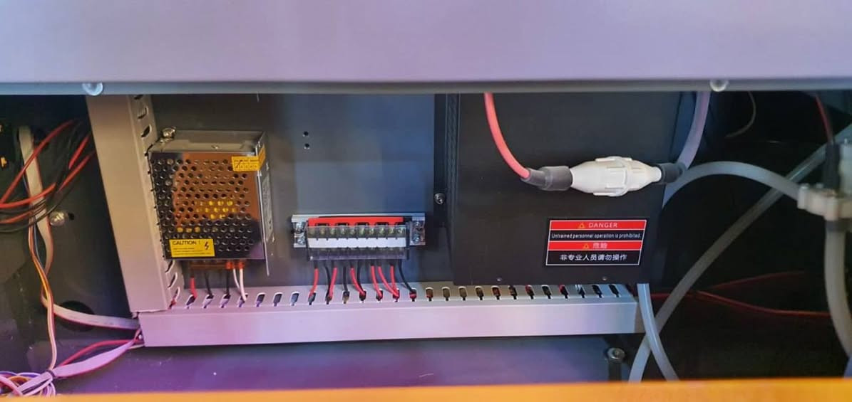 جهز ليزر co2 60w 40×40
مستعمل بحالة جيدة جدا  استخدام قليل قص و نقش مختلف الخامات  تجي تفحص قبل ما تاخذه 
سعر تواصل وياي و بالخدمة. 
*********** العنوان البصرة شط العرب
