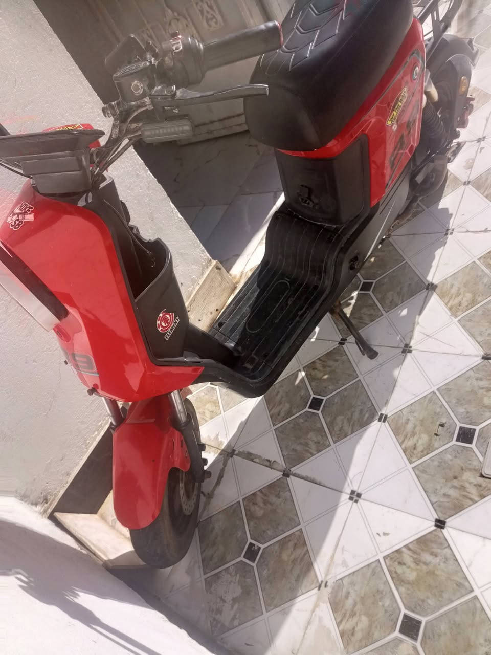 للبيع ار 9 موديل 26 بطاريات 32 امبير ملف1500  واط              دراجة كامله كلشي شغال بيها غراضها موجوده.              المكان. البصره الزبير                                                         السعر. 275 بيها مجال.                                                      الرقم.***********
