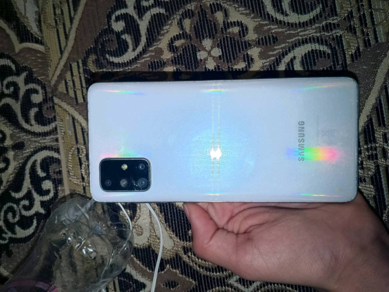 جهاز للبيع A71 شخط ماكو بشاشه بس كامرته بيها شخوط ذاكرته 128جهاز مرتب مكفول من لتصليح سعر100قفل  شراي يراسلني عبر التلكرام يوزري on_qs عنواني ميسان مغربه+اقبل مراوس ابوكوx3 برو💙