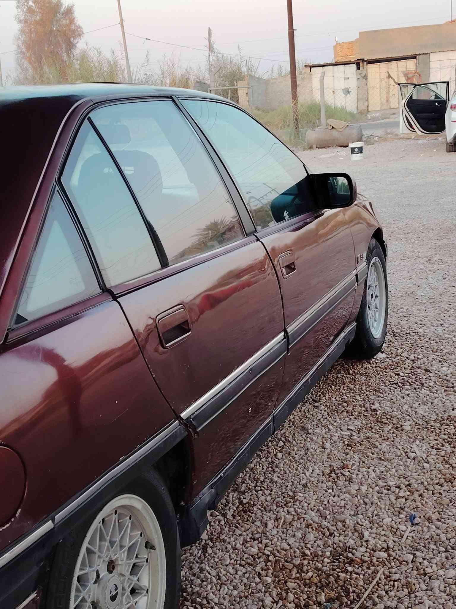 السلام عليكم اوميكا ٩١كيرعادي رقم بغداد بأسمي سنوية ٣١ مكينة وكير حدادية بالباكيت أوربي٢٠٠٠ تخم تايرجديد السعر ٣٢ وبيهة مجال الشراي يتصل ***********مكان الديوانية
