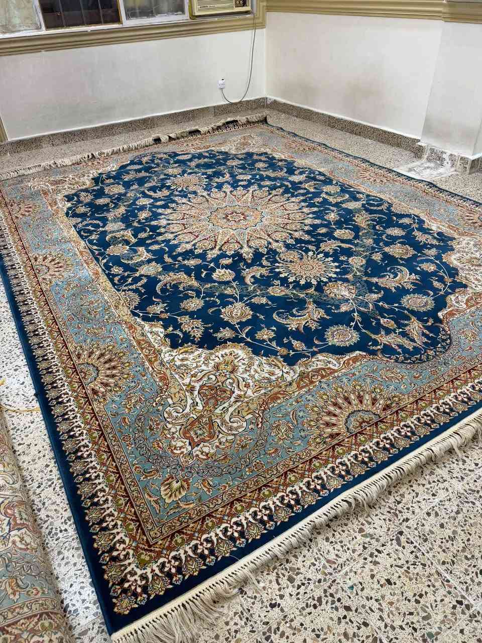 زوليه كاشان النوع الثقيل 700 شانه عدد 2 سعر 2 800 وبهن مجال للاستفسار ***********
