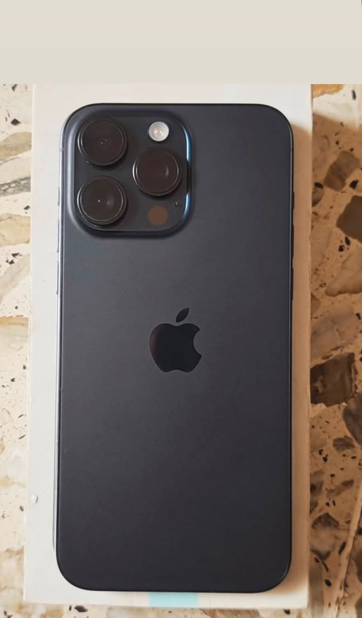 📱 للبيع: آيفون 15 برو ماكس (iPhone 15 Pro Max)
الموديل: ماستر / نسخة الشرق الأوسط (AA/A)
 السعة: 256 جيجابايت
 اللون: تيتانيوم أزرق (Blue Titanium)
 حالة البطارية: 83% (أصلية)
 الملحقات: الكارتونة الأصلية + كافرات حماية
تفاصيل الجهاز:
الجهاز نظيف جداً وخالي من النواقص، وجاهز للاستخدام الفوري بدون أي مشاكل.
 المكان: بغداد - الزعفرانية
 السعر: 1,050,000 دينار عراقي (مليون و50 ألف) - قابل للتفاوض البسيط للجادين
للتواصل والاستفسار يُرجى المراسلة على الخاص أو الاتصال.***********

