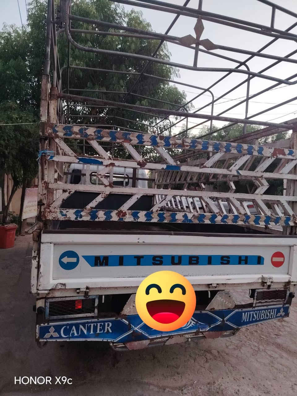 محجر كنتر  وقفص   لبيع
***********
السعر مناسب

نص مكتوب في الصور:
- HONOR X9c
