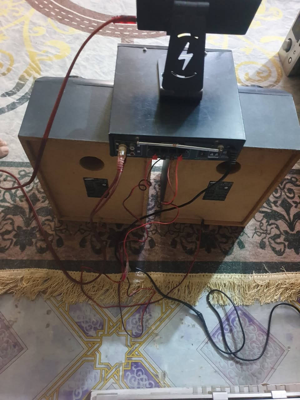 ام بلي فاير بلوتوث فلاش واواكس وراديو  موضح بالفديو والصور مع سماعات سامسونج كل تك ٩٠ واط المجموع ١٨٠ واط السعر ٦٥ الف سعر ثابت   الحلة مهندسين الاتصال على الخاص او موبايل  ***********  يوجد توصيل لكل المحافظات
