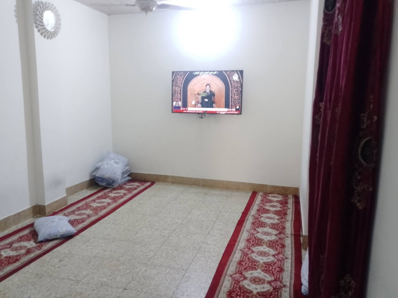 السلام عليكم ورحمة وبركاتة  بيت للبيع حي الغديرمقابل حي العامل و حديقة العلماء قبل جامع الغدير بسعر مناسب الإتصال على الهاتف المحمول *********** سوف نكون برسم الخدمه او من خلال مواقع التواصل واتساب مسنجر 
المساحة الكلية 
المساحة 150طابو صرف سند 25بسمي ماء كهرباء تسديد شهري ما مطلوب ربع الحمدلله  خدمات مستوصف جديد مدارس جديدة ابتدائي متوسطة انترنت وطنية ايرث مع ابراج شبكات 

 طابقين البناء سنة 2003 وتم إضافة بناء جديد سنة 2023

طارمت البيت 13متر 
البيت من المدخل باب البيت الا اخر البيت كاشي درجة أولى بغداد مجراي درجة أولى إرتفاع البيت ممتاز مقارنة بباقي المنازل المجاورة 

استقبال 4×4
صال4×5

مطبخ حار بارد 3×4
الغرفة عدد 3 فوق 2 تحت 1
حمام خارجي داخلي عدد 2

مناور عدد 2
سطح عدد 2
