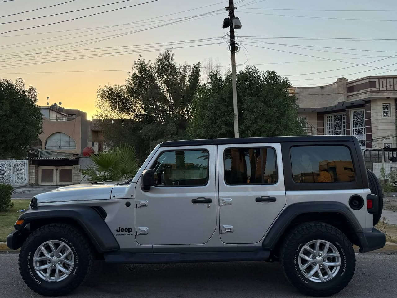 للبيع
Jeep Wrangler 2023 Sport
جيب رانكلر 2023 سبورت
4 سلندر تيربو 

سعر مناسب 195$ 🔥🔥ارخص سعر ب العراق

مواصفات/  سبورت
 جام كهرباء اوتو
 شاشة - كامرة
 قطعتين تبريد
هيتر بالمري

ماشيه 59الف 

رقم بغداد بسمي شخصي

سيار بيه شوي صبغ ب جاملغ المامي و شوي ب البونيد وبارد مثل ماموضح ب سونار

سيار جاهز من كل نواحي تخم تاير جديد و باتري جديد

مكاني بغداد

للاستفسار
***********

