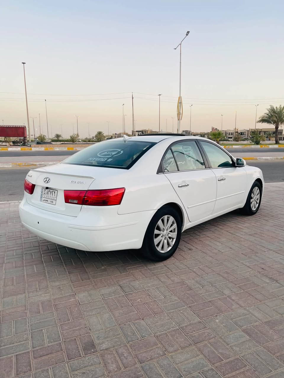 تحية طيبة
السلام عليكم 
للبيع سوناتا موديل 2009 
رقم بغداد تحويل مباشر 
وارد امريكي كلين بدون حادث ليبل واحد 
 فول مواصفات 
فتحه سقف 
كشن كهرباء 
تحكم ستيرن 
حساس خلفي كامره خلفيه يدات نيكل يعني السياره فول الفول 
كير محرك كفاله لاتبخير ولاتنقيص ع بلاد 
صدر امامي خلفي جاهز 
تخم تاير 
تبريد ثلج 
ويل لمتد يعني السياره جاهزه وخير من الله برغي مابيه نقص 
 ادامه كامله 
السياره بيه الخلفي وقبق الجنطه من فوك مصبوغات اثر تكشير وشرط الفحص لغود شواصي تكم حوض كفاله دكه جاحوج مابيه والك الفحص 

السعر المطلوب 117 وبيه مجال حك الجيه 
الاستفسار الاتصال 
***********
***********

 مكان السياره فلوجه
