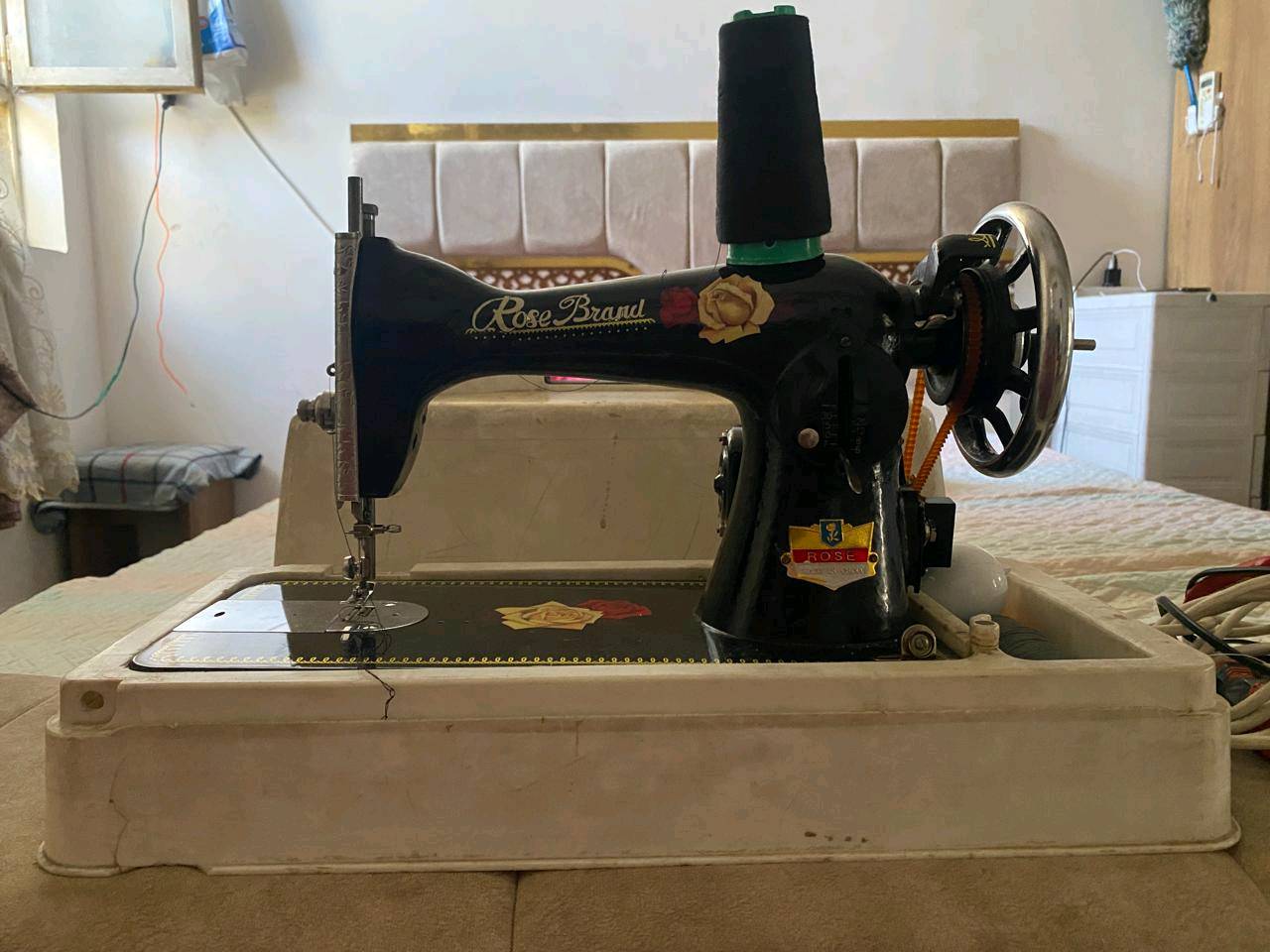مكينه اصليه ام الجنطه للبيع قفلها ٥٠ نظيفه وخياطها نظيف سبب البيع عندي وحده ثانيه