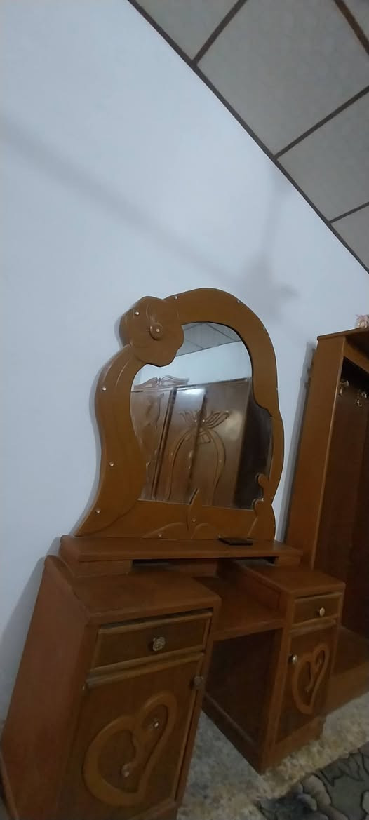 غرفه للبيع كامله 5 بيبان
نظيفه  سعره 450 مع المجال الموقع حي الوفاء قرب محطه البانزين للأستفسار مراسلة الصفحة أو الاتصال على الرقم
***********
