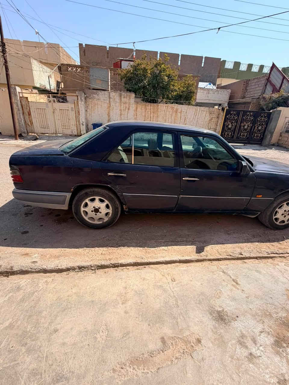 لأهل المرسيدس وأهل الذوق ❤️
سيارة جاهزة وتمشي، بيها محرك محور 3000 تحتاج شوية اهتمام وترتيب حتى ترجع بأحلى صورة وتاخذ حقها.

السيارة تفيد اللي يحب يعمر ويرتب المرسيدس على مزاجه، لأن أساسها موجود وتستاهل الشغل عليها.

🚘 موديل 1994
⚙️ محرك محور 3000
🔧 قابلة للتعمير والترتيب
📋 الفحص على المشتري
سنويه ب اسمي تحويل ثاني يوم 

💰 السعر 32 ورقه وبيهه مجال للطيبين 

مكاني ديالى شهربان *********** اتصل وبيك خير وادلل
