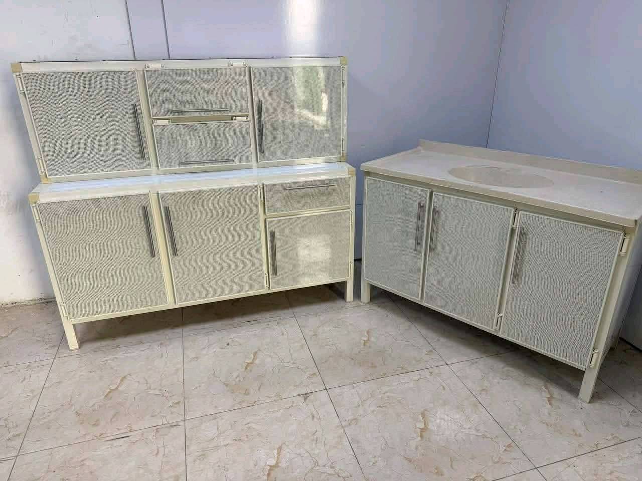 كاونتر المنيوم  

متر ونص ارضي و ملحق 

مع سنك متر و٢٠سم مرمر 

توصيل بغداد ومحافظات